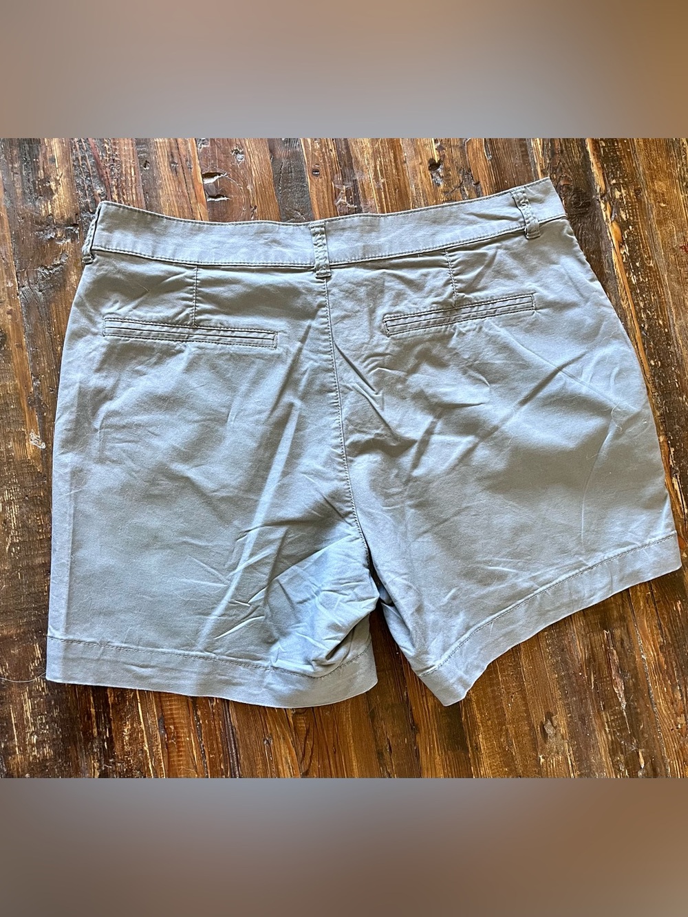 Old Navy Trio of High Waist Everyday Shorts: Tan,Gray, Green Sz 12 EUC - Picture 5 of 16